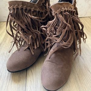 Women’s Size 10 Fringe Booties